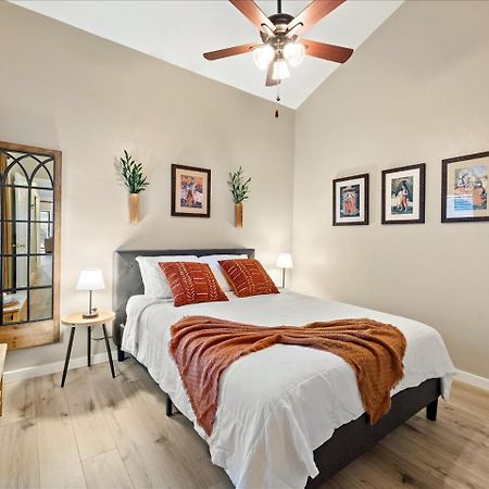 Artist'S Tower Townhome Just Renovated W Loft ゲインズビル エクステリア 写真