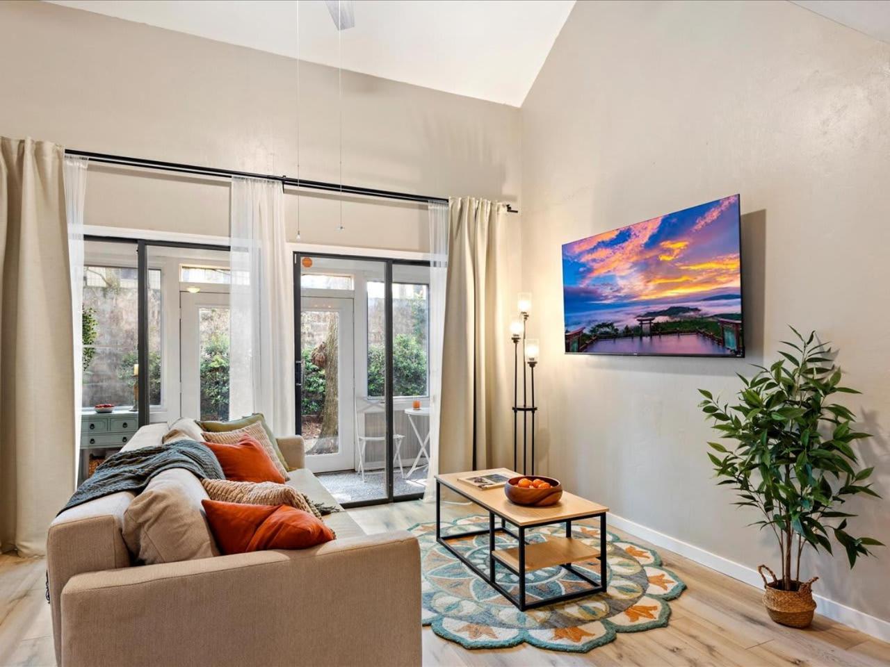 Artist'S Tower Townhome Just Renovated W Loft ゲインズビル エクステリア 写真