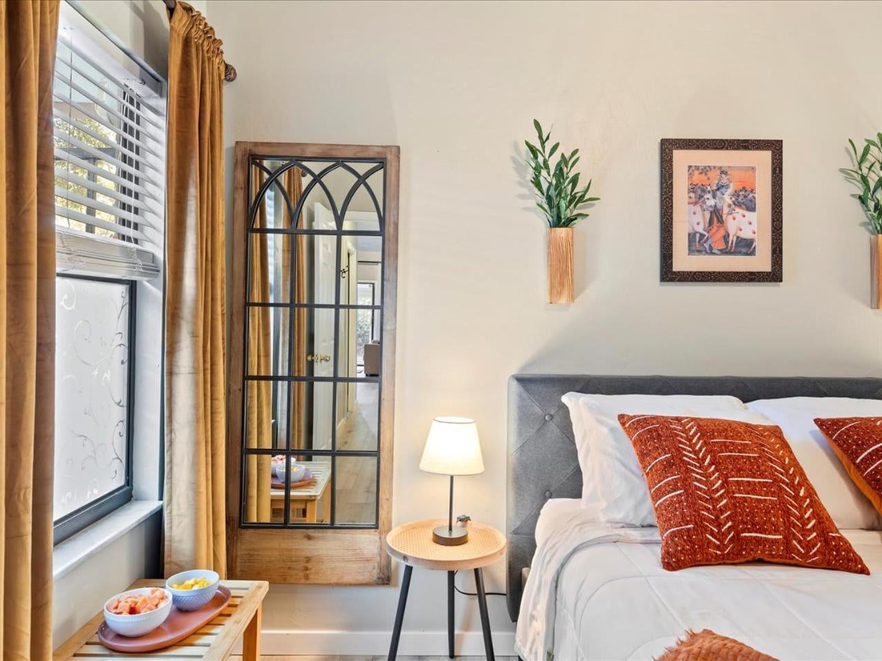 Artist'S Tower Townhome Just Renovated W Loft ゲインズビル エクステリア 写真