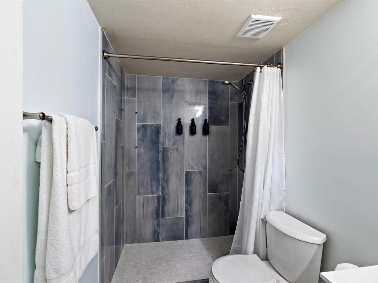Artist'S Tower Townhome Just Renovated W Loft ゲインズビル エクステリア 写真