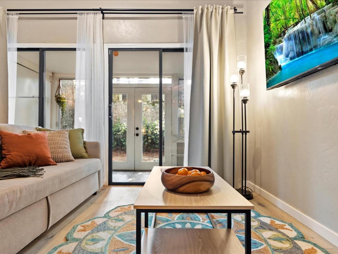Artist'S Tower Townhome Just Renovated W Loft ゲインズビル エクステリア 写真