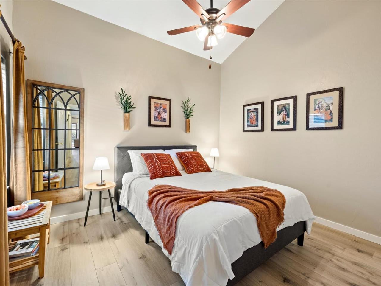 Artist'S Tower Townhome Just Renovated W Loft ゲインズビル エクステリア 写真