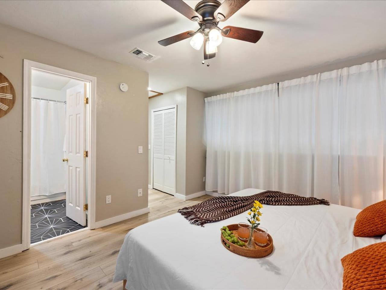 Artist'S Tower Townhome Just Renovated W Loft ゲインズビル エクステリア 写真
