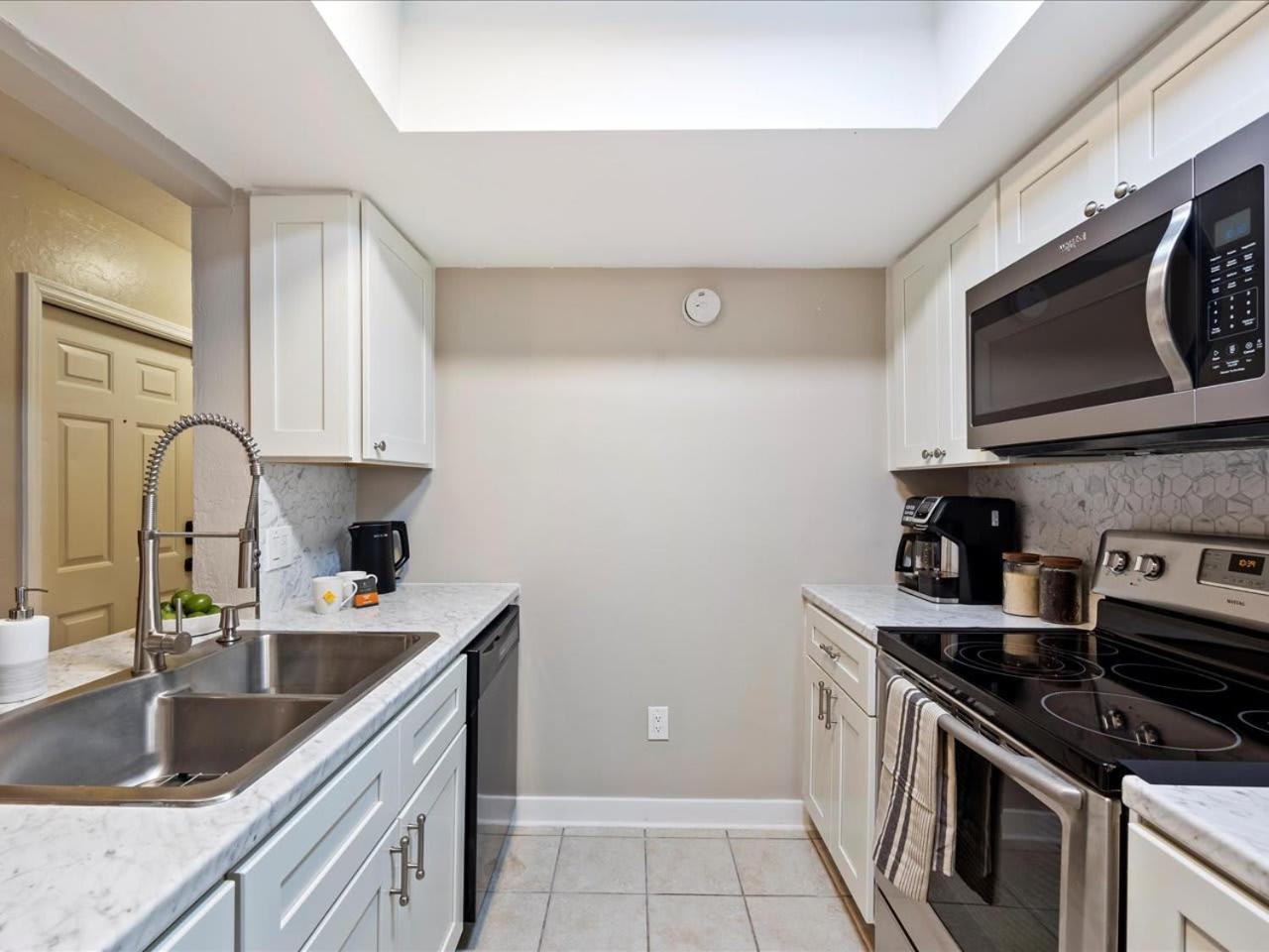 Artist'S Tower Townhome Just Renovated W Loft ゲインズビル エクステリア 写真