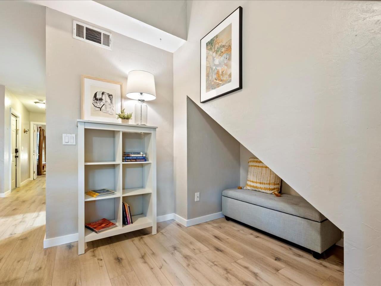 Artist'S Tower Townhome Just Renovated W Loft ゲインズビル エクステリア 写真
