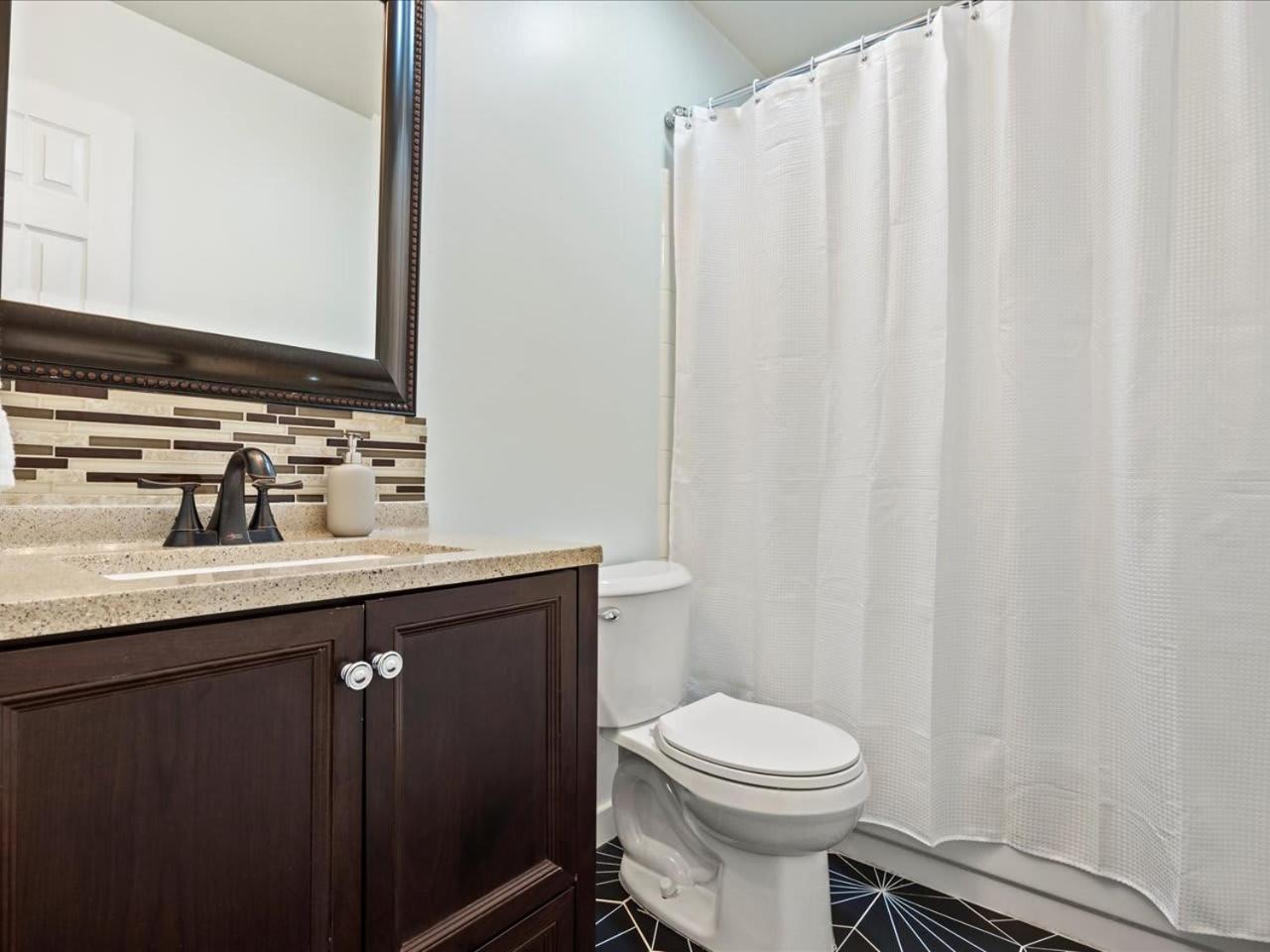 Artist'S Tower Townhome Just Renovated W Loft ゲインズビル エクステリア 写真