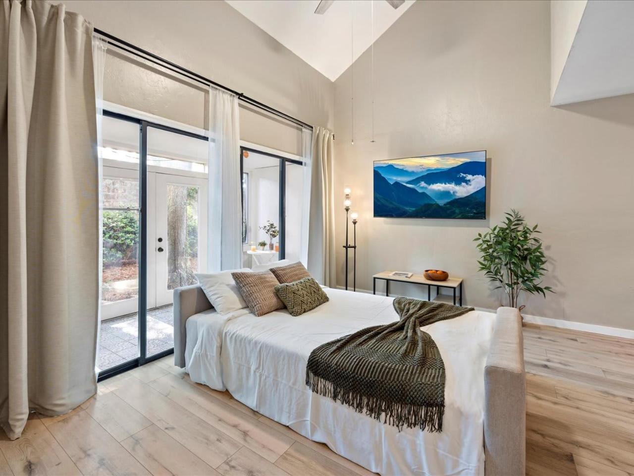 Artist'S Tower Townhome Just Renovated W Loft ゲインズビル エクステリア 写真