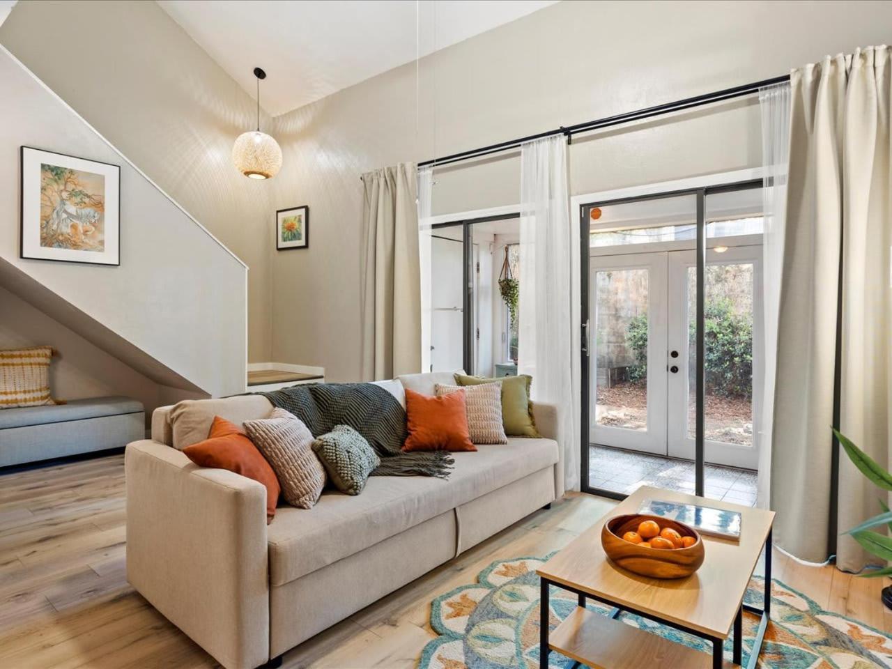 Artist'S Tower Townhome Just Renovated W Loft ゲインズビル エクステリア 写真
