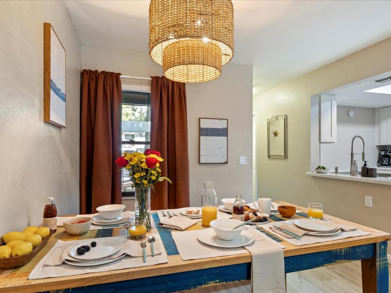 Artist'S Tower Townhome Just Renovated W Loft ゲインズビル エクステリア 写真
