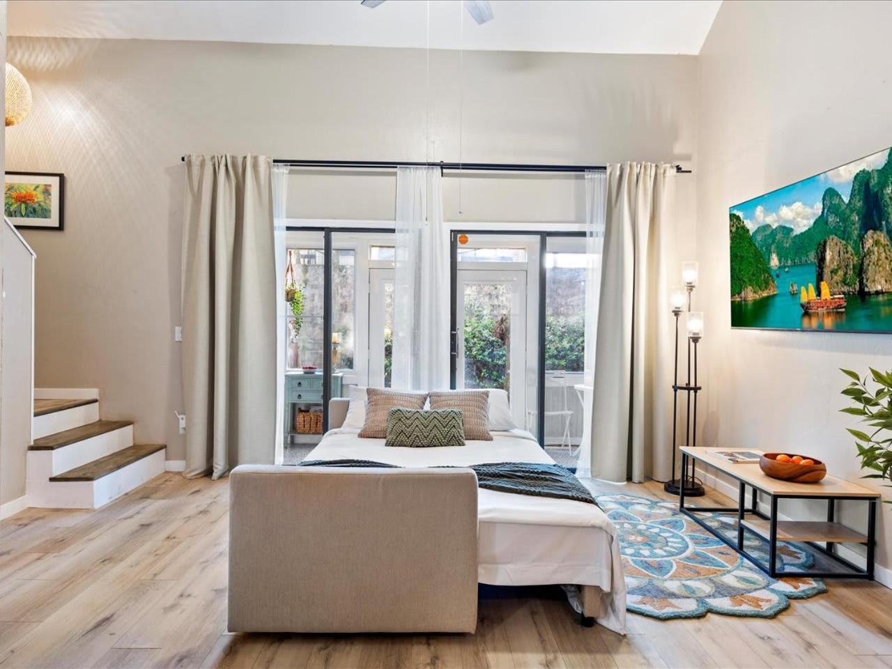 Artist'S Tower Townhome Just Renovated W Loft ゲインズビル エクステリア 写真